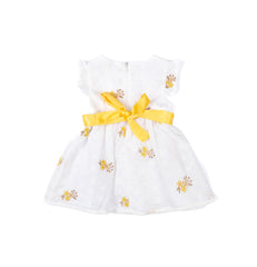 Floral sleeveless white dress with colored ribbon by Pompelo